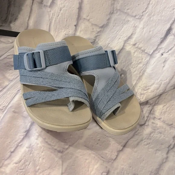 🔵MERREL “LIKE NEW” CHAMBRAY PERFORMANCE SANDAL - Picture 5 of 6